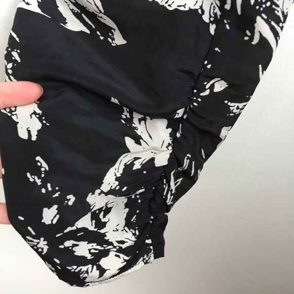 Parker Devlin Ruched Crop Pant Black Floral - Picture 4 of 8